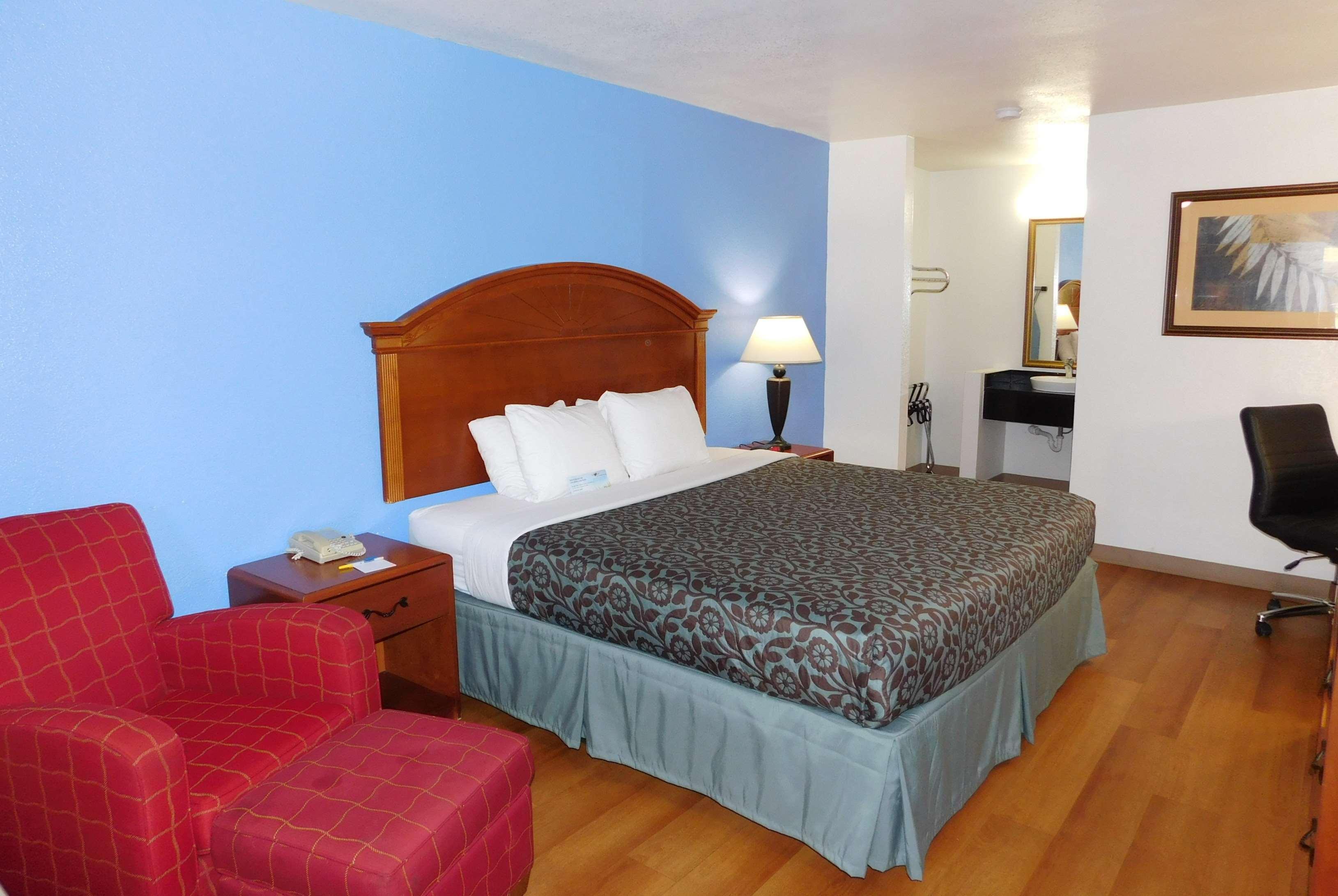 Days Inn By Wyndham Oklahoma City Nw Expressway Warr Acres Dış mekan fotoğraf
