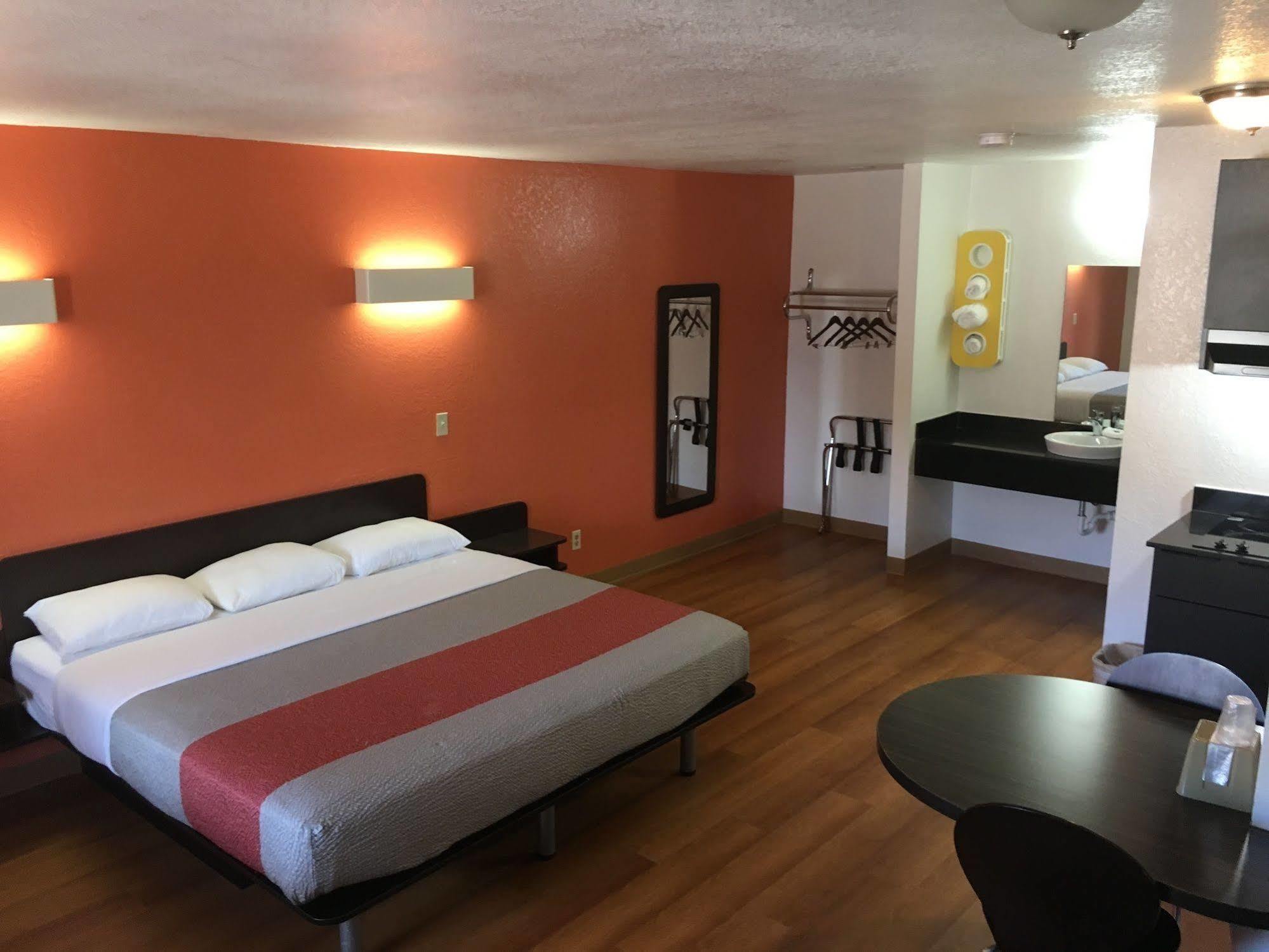 Days Inn By Wyndham Oklahoma City Nw Expressway Warr Acres Dış mekan fotoğraf